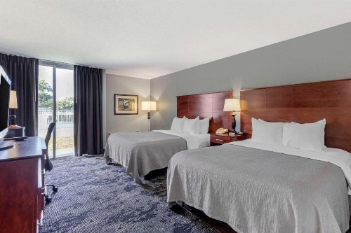 Quality Inn Downtown Stuart - image 9