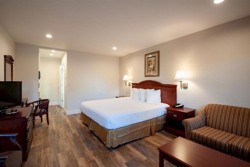 Studio City Courtyard Hotel - image 19