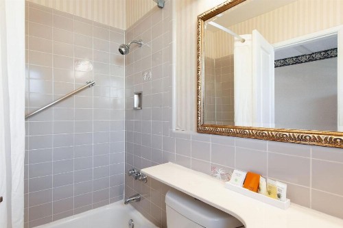 Studio City Courtyard Hotel - image 24