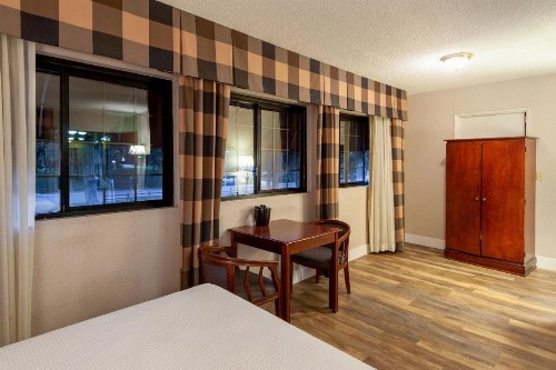 Studio City Courtyard Hotel - image 30