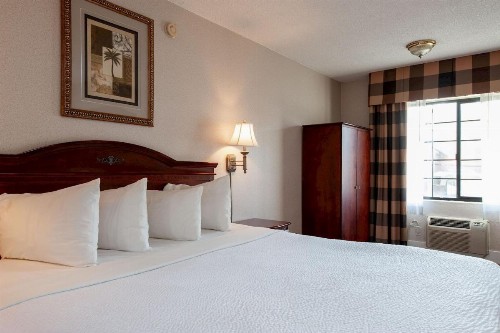 Studio City Courtyard Hotel - image 32