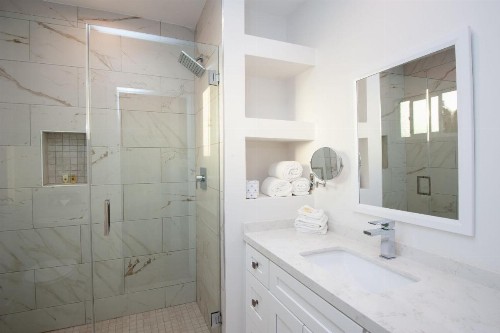Studio City Courtyard Hotel - image 3
