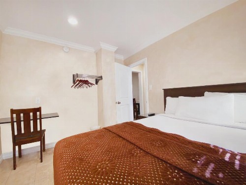 Nite Inn at Universal City - image 13