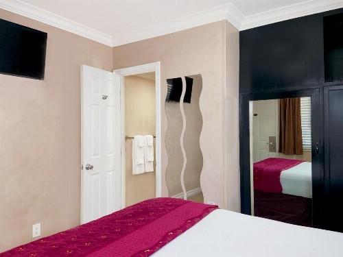 Nite Inn at Universal City - image 14