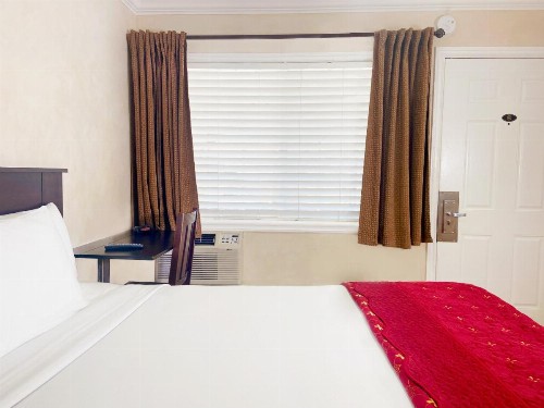 Nite Inn at Universal City - image 17