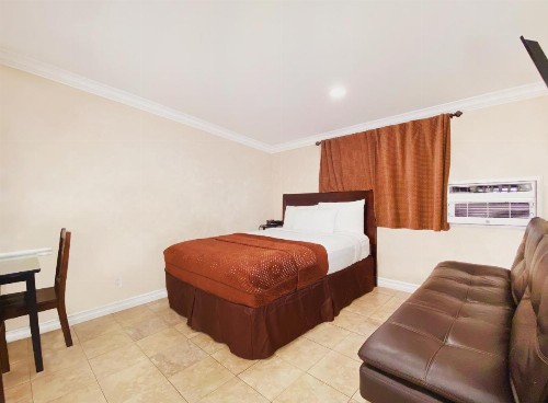 Nite Inn at Universal City - image 30