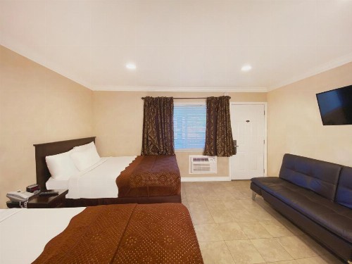 Nite Inn at Universal City - image 6