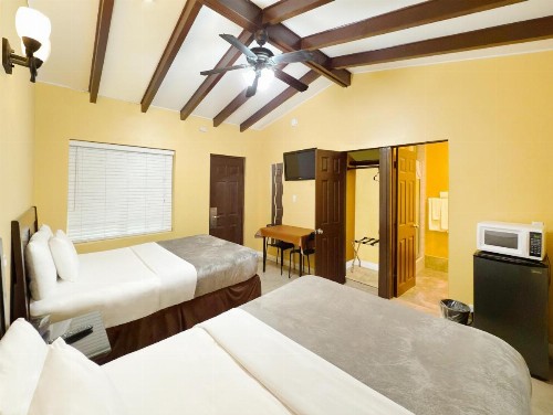 El Patio Hotel