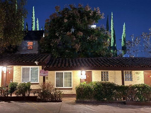 El Patio Inn - image 13