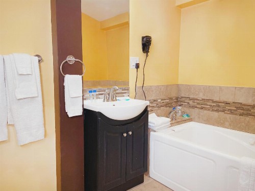 El Patio Inn - image 26