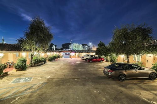 El Patio Inn - image 33