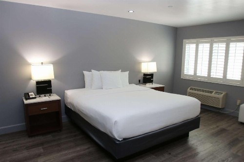 BLVD Hotel & Spa - Walking Distance to Universal Studios Hollywood - image 16