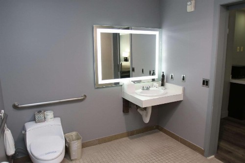 BLVD Hotel & Spa - Walking Distance to Universal Studios Hollywood - image 20