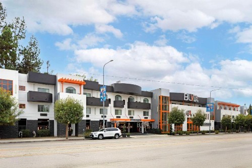 BLVD Hotel & Spa - Walking Distance to Universal Studios Hollywood - image 4