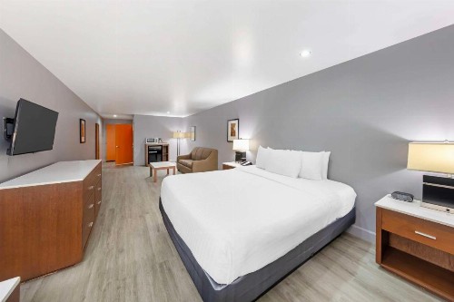 BLVD Hotel & Spa - Walking Distance to Universal Studios Hollywood - image 42