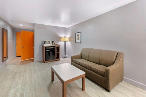 BLVD Hotel & Spa - Walking Distance to Universal Studios Hollywood - image 44