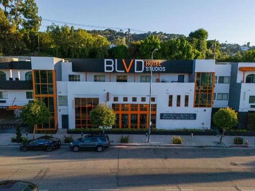 BLVD Hotel & Spa - Walking Distance to Universal Studios Hollywood - image 5