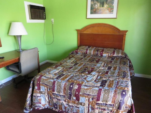 Park Motel - image 11