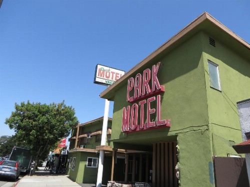 Park Motel - image 3