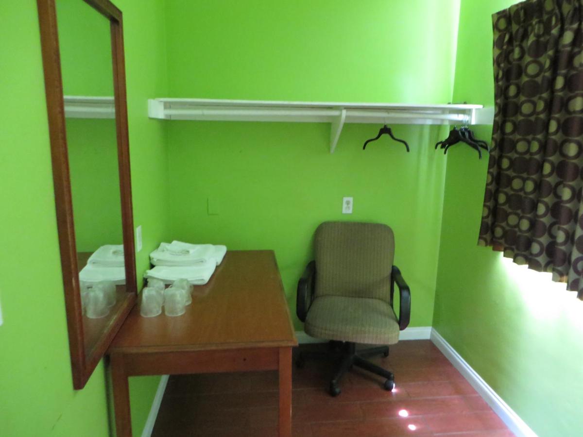 Park Motel - image 7