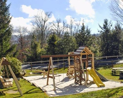Country Retreat at Blue Ridge Mountains - One Bedroom Suite #1 - image 10