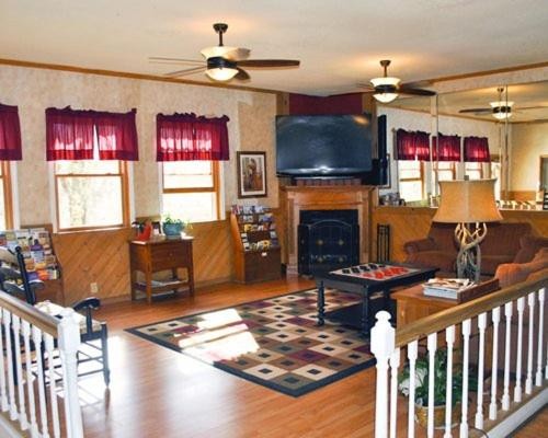 Country Retreat at Blue Ridge Mountains - One Bedroom Suite #1 - image 6