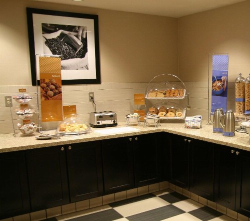 Hampton Inn & Suites Suisun City Waterfront - image 10