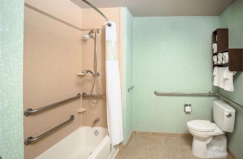Hampton Inn & Suites Suisun City Waterfront - image 13