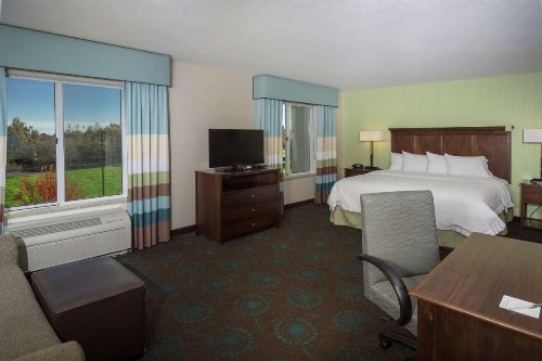 Hampton Inn & Suites Suisun City Waterfront - image 20