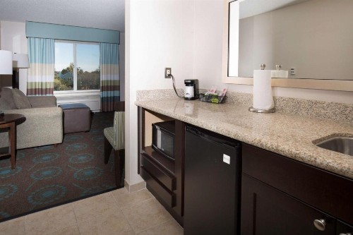 Hampton Inn & Suites Suisun City Waterfront - image 28