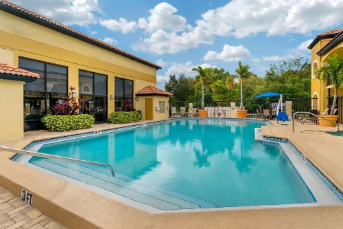 Comfort Inn Sun City Center-Tampa South - image 15