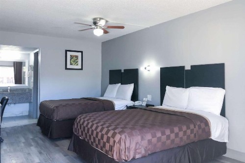 Rodeway Inn Sun City Center - image 17