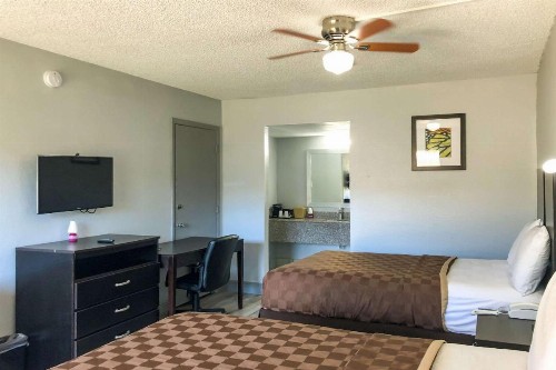 Rodeway Inn Sun City Center - image 25