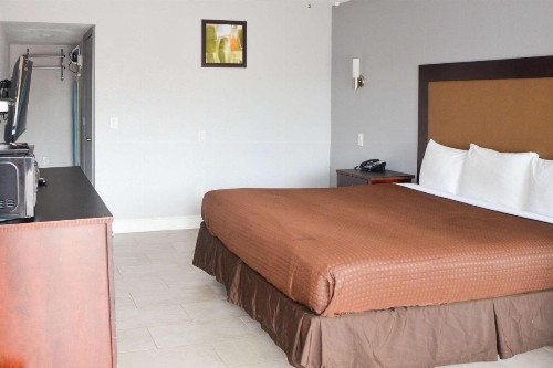 Rodeway Inn Sun City Center - image 30