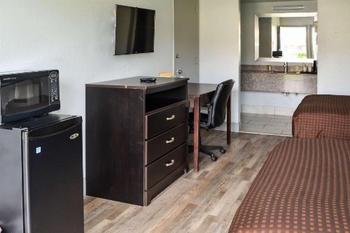 Rodeway Inn Sun City Center - image 32