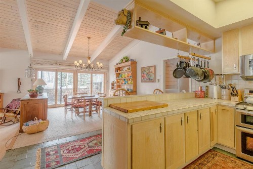 Saddle Road Home with Sun Valley Amenities - image 16
