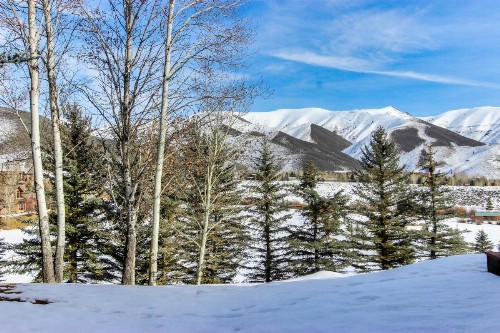 Elkhorn Studio Condo - The Clocktower - image 12
