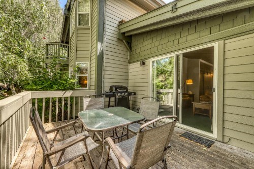 Single Level Ranch Condo in Elkhorn - image 6