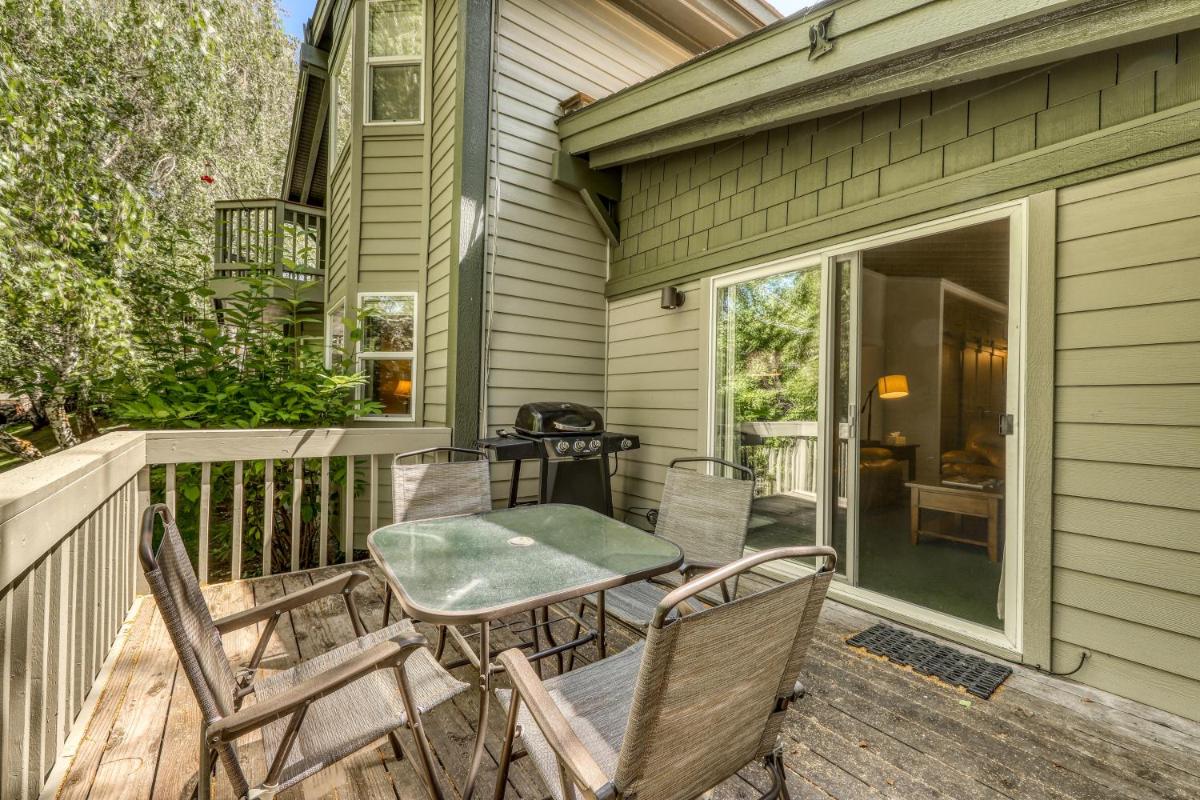 Single Level Ranch Condo in Elkhorn - image 6