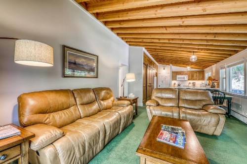 Single Level Ranch Condo in Elkhorn - image 8