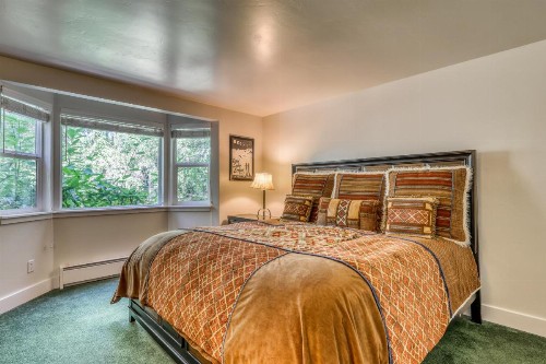 Single Level Ranch Condo in Elkhorn - image 9