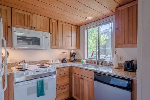Villager Condominium with Sun Valley Amenities - image 6