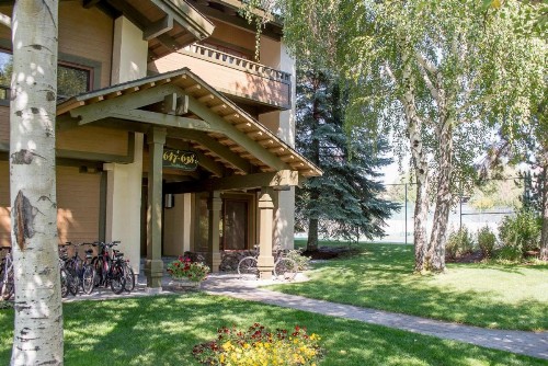 Wildflower Penthouse with Baldy Views - image 26