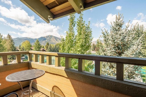 Wildflower Penthouse with Baldy Views - image 9