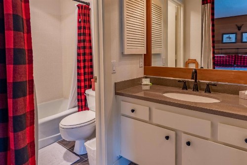 Snowcreek Condominiums Summer Pool with Sun Valley Amenities - image 37
