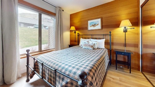 Snowcreek Condominiums Summer Pool with Sun Valley Amenities - image 41