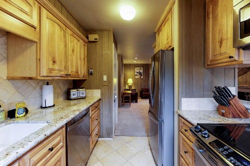 Cozy Cottonwood Getaway - image 11