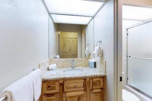 Cozy Cottonwood Getaway - image 7
