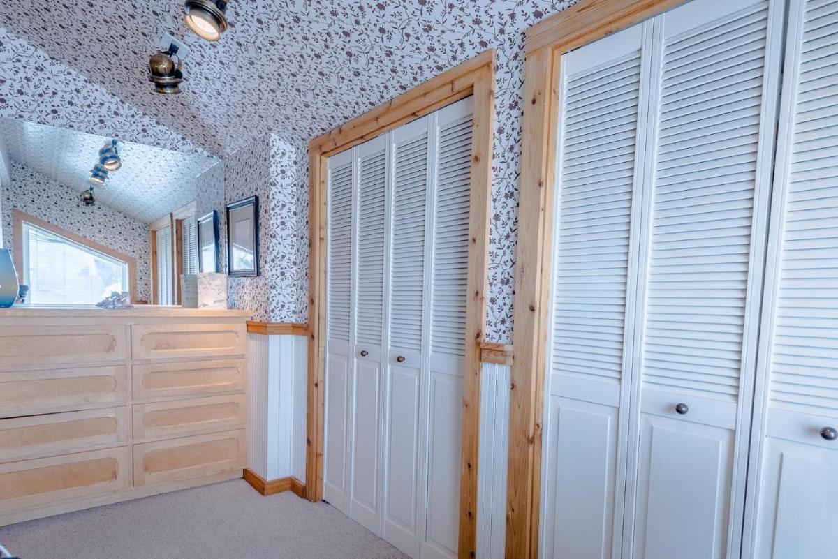 Wildflower Condo with access to Sun Valley pool hot tub tennis and golf - image 2