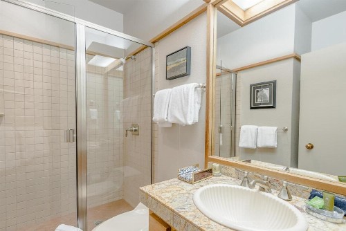 Wildflower Condo with access to Sun Valley pool hot tub tennis and golf - image 24